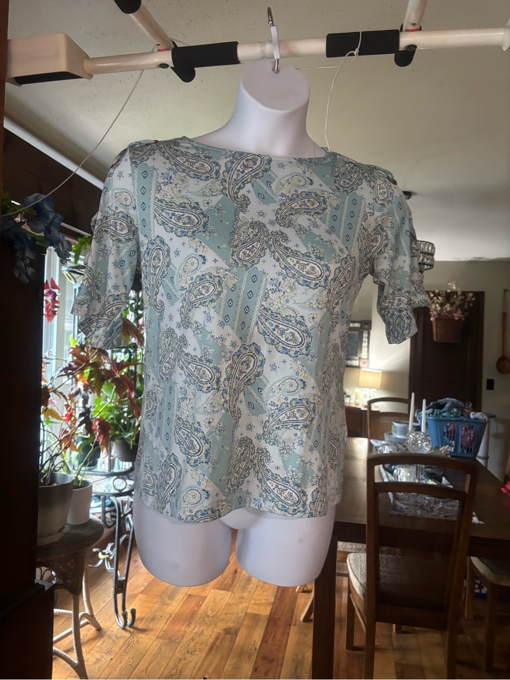 Above & Beyond Light Blue Paisley Short-Sleeve Women's Top Size M